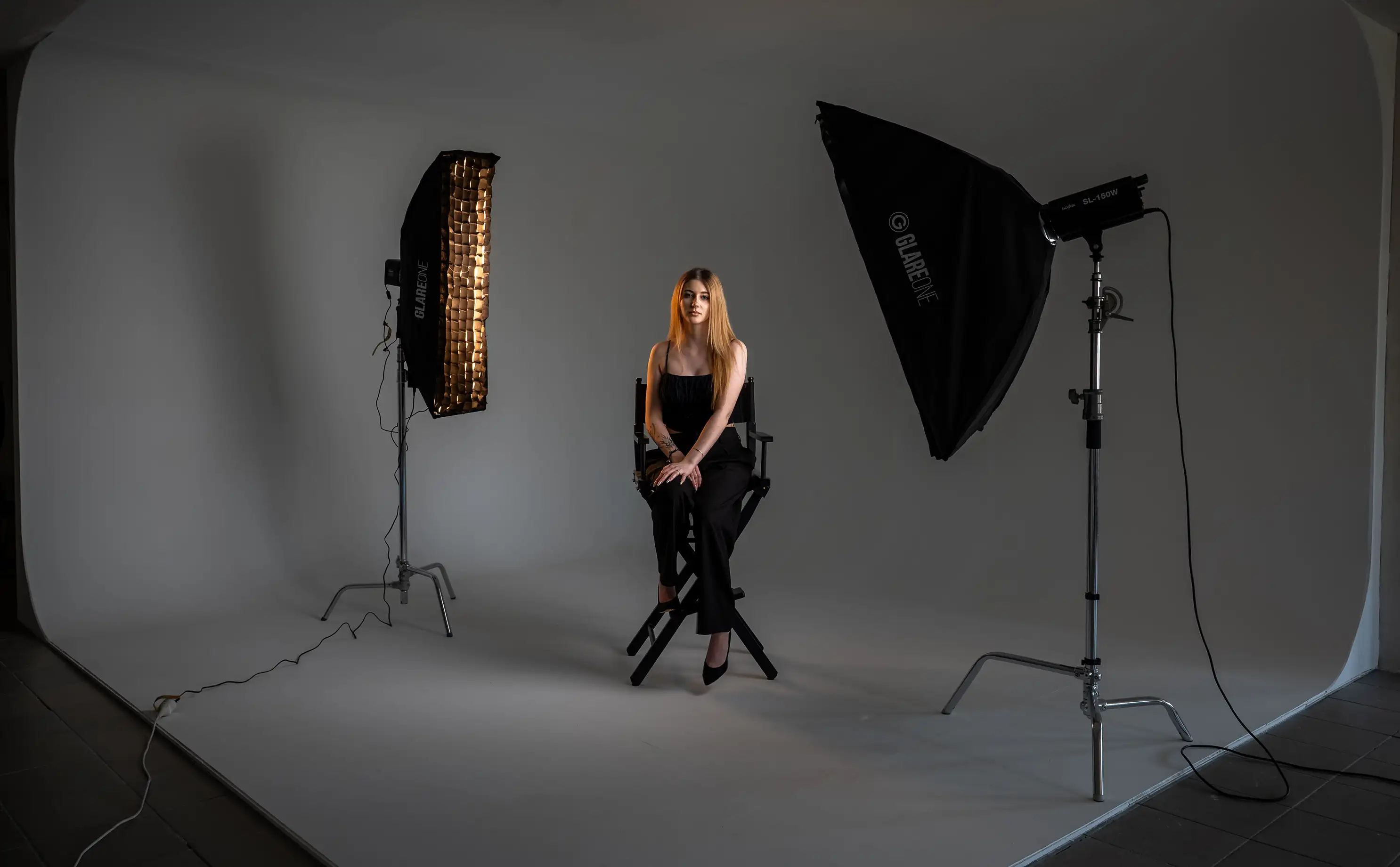 Nowoczesne wnętrze studia fotograficznego z dużym odejściem dla obiektywów 85mm